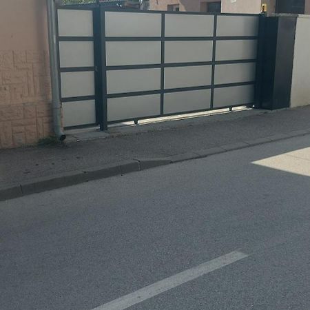 Apartman ESPRESSO Sremska Mitrovica Esterno foto