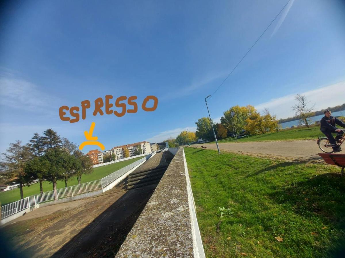 Apartman ESPRESSO Sremska Mitrovica Esterno foto